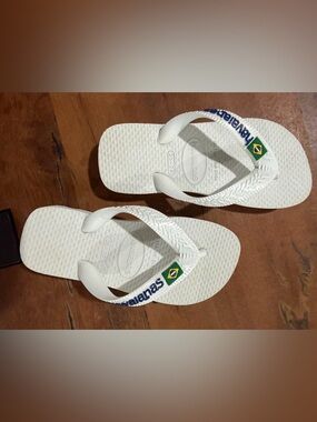 Havaianas White Flip Flops with Blue Logo and Brazilian Flag - 10c -
040726